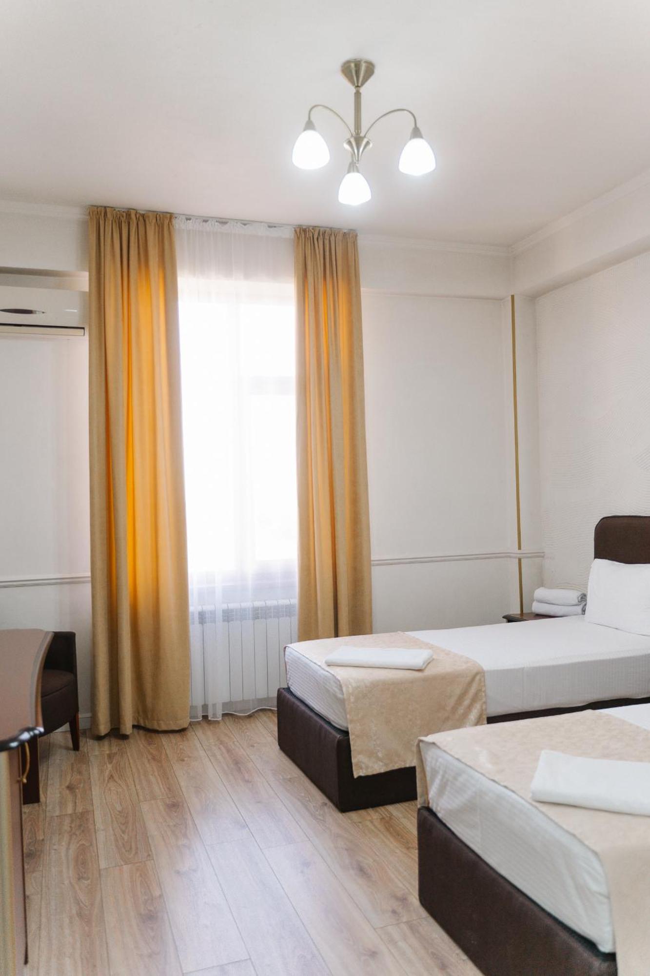 Hotel Bellagio Schymkent Exterior foto